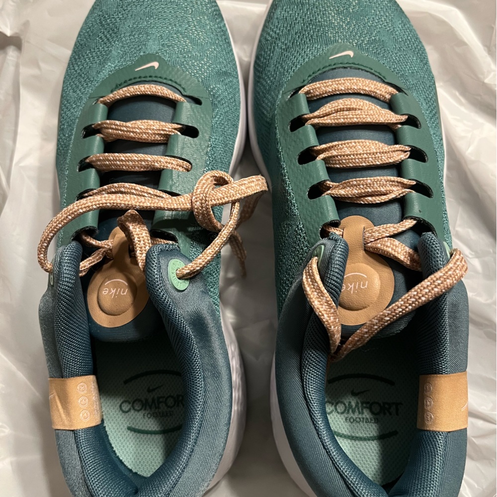 Renew Serenity Run 2 Lace Up Sneaker Size 10